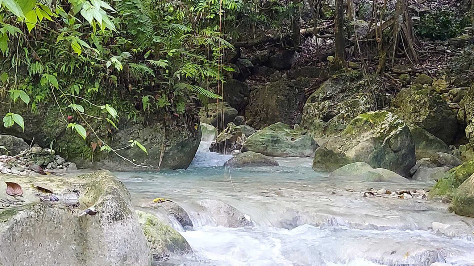Wandern zum „Balneario La Plaza“ in der Sierra de Baoruco